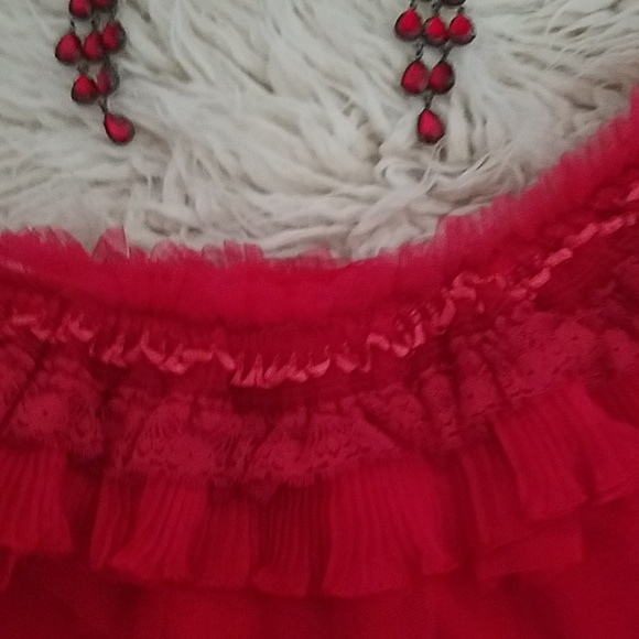 Gorgeous red off the shoulder dress.Form fitting - Picture 5 of 5